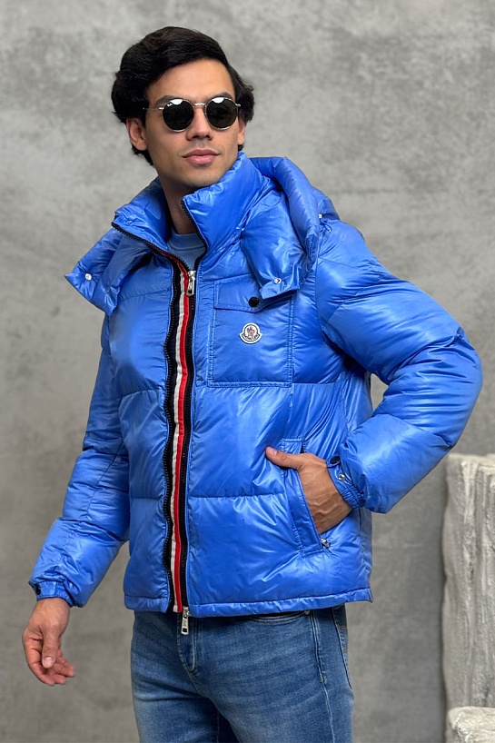 Пуховик голубого цвета Moncler Montbeliard