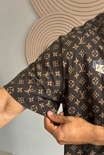 Коричневая оверсайз футболка Louis Vuitton Monogram All-over   