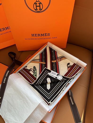 Платок Hermes Couvertures et Tenues de Jour premium 86x87 см   