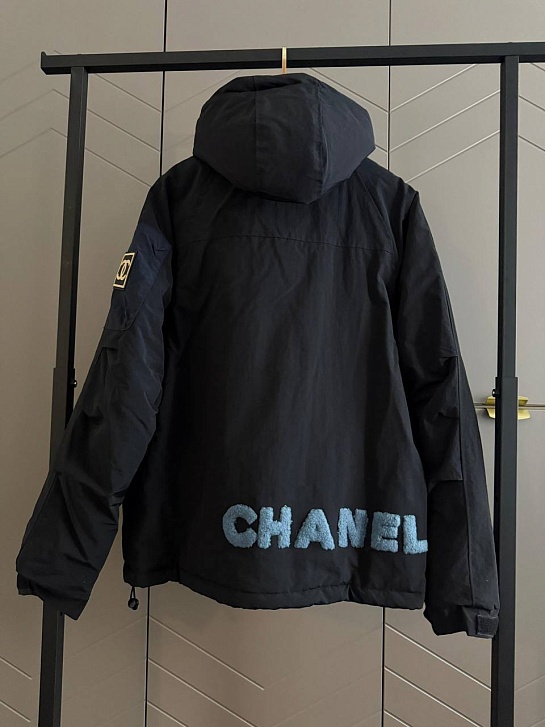 Женская чёрная куртка Chanel