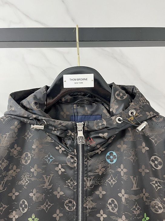 Ветровка коричневого цвета Louis Vuitton Monogram