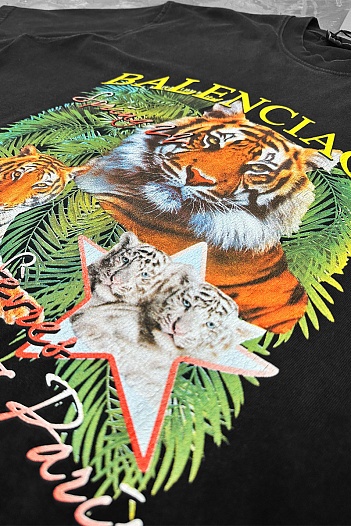 Чёрная оверсайз футболка Balenciaga Year Of The Tiger   