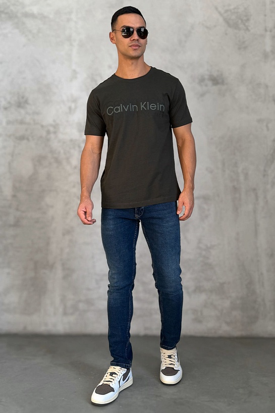 Брендовая мужская футболка Calvin Klein тёмно-зелёного цвета