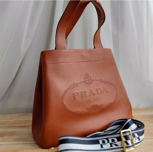 Кожаная сумка Prada 31x25 см   