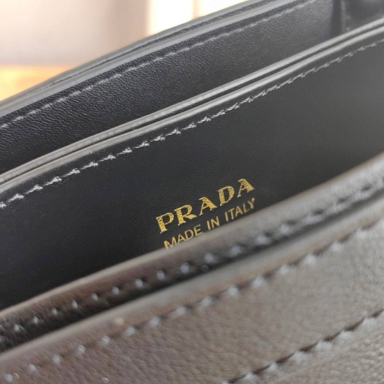 Женская кожаная сумка Prada Buckle 35x25 см (2 расцветки)