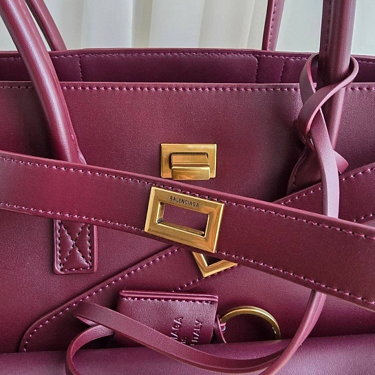 Кожаная сумка Balenciaga Carry All 37x26 см