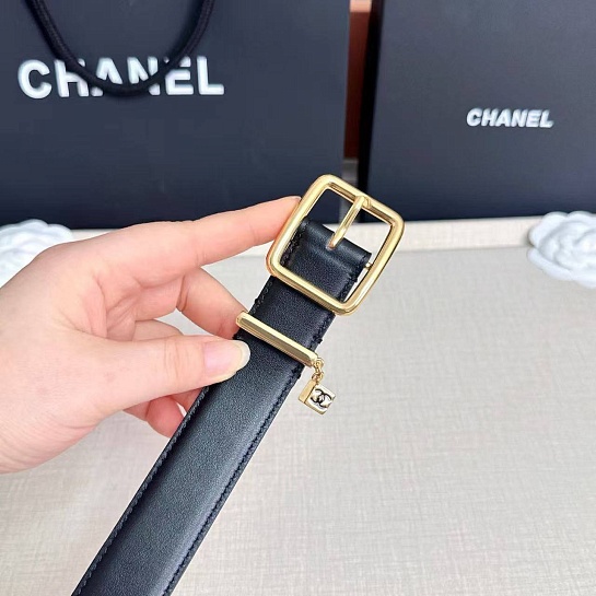 Кожаный ремень Chanel чёрного цвета