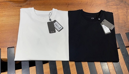 Футболка чёрного цвета Armani Exchange logo-tape