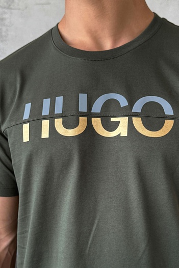 Мужская тёмно-зелёная футболка Hugo Boss   