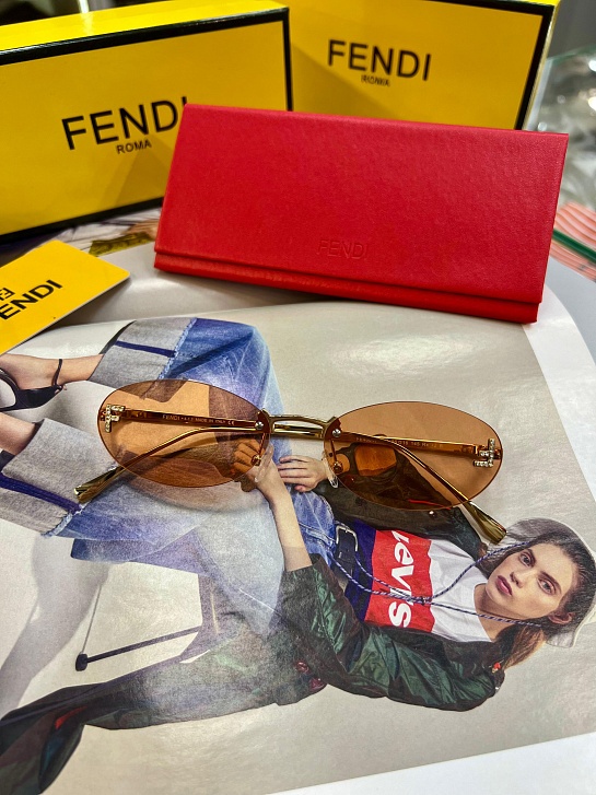 Оранжевые солнцезащитные очки Fendi