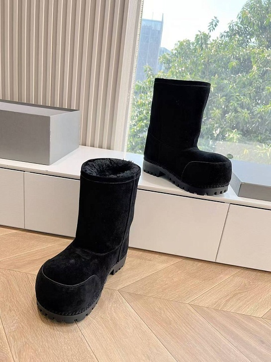 Женские ботинки  Balenciaga Premium Alaska Fur Low Boot  - Black