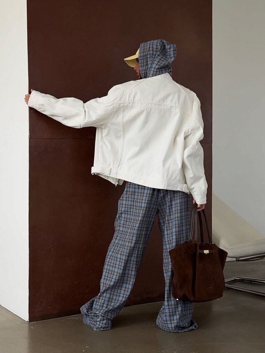 Женская куртка белого цвета Balenciaga