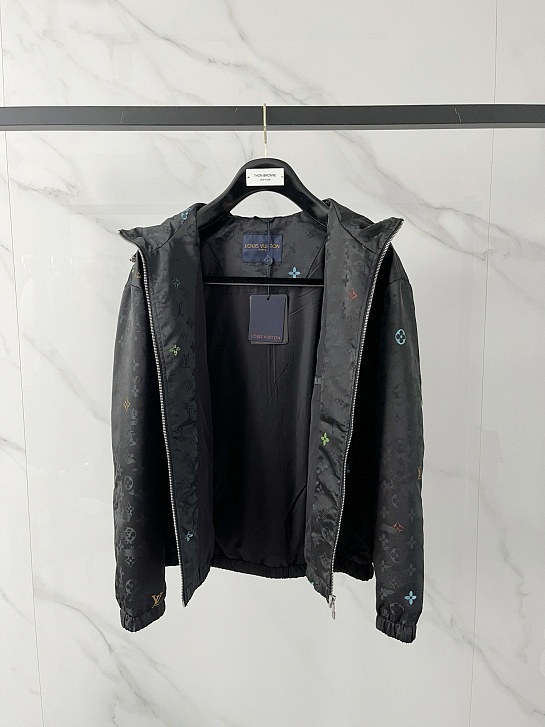 Ветровка чёрного цвета Louis Vuitton Monogram