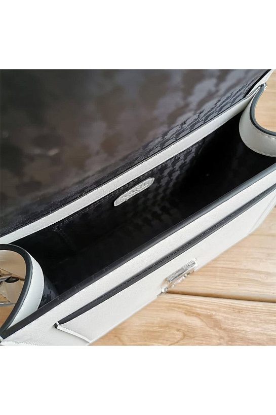 Кожаная сумка Karl Lagerfeld K/Ikonik Metal Lock 22x16 см (2 расцветки)