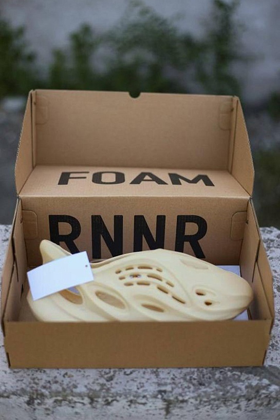Кроссовки Adidas Yeezy Foam RNNR "Desert Sand"