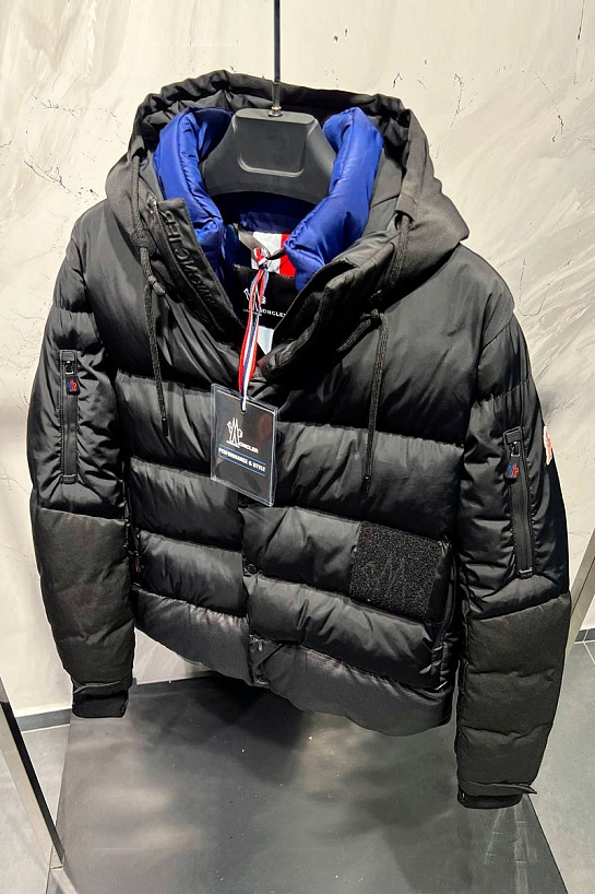 Мужская утеплённая куртка Moncler чёрного цвета