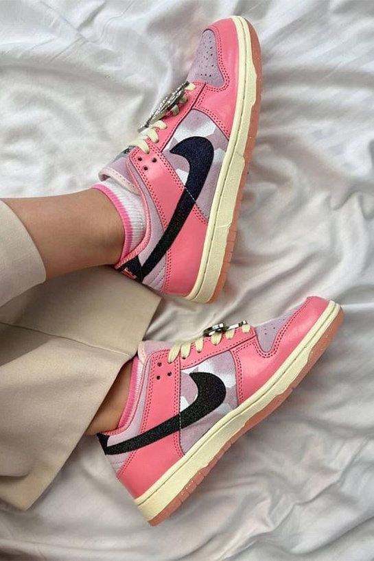 Кроссовки Nike SB Dunk Low "Barbie"