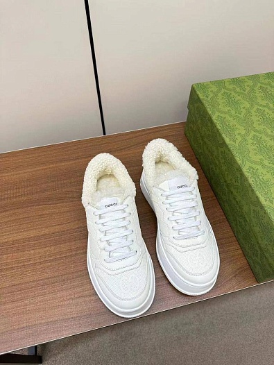 Женские кожаные кроссовки с мехом Gucci GG Premium   