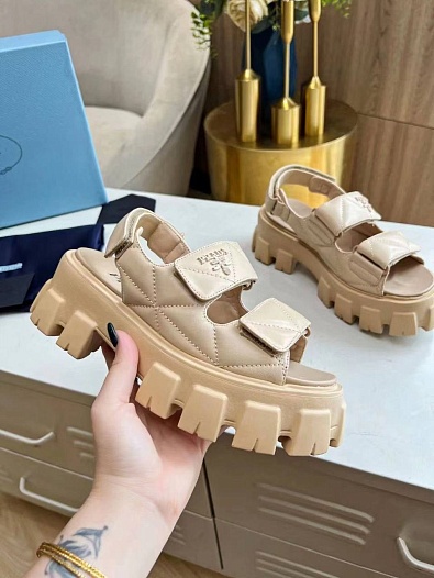 Женские кожаные сандалии Prada Monolith   