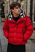 Мужской пуховик Moncler красного цвета