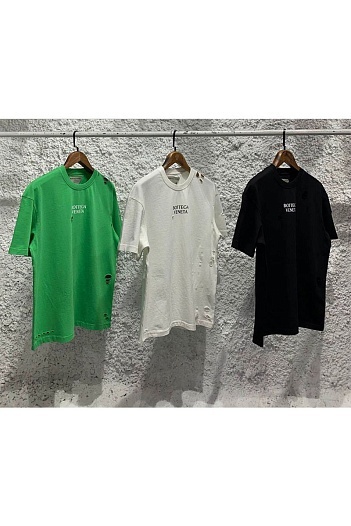 Чёрная оверсайз футболка Bottega Veneta с рваной отделкой   