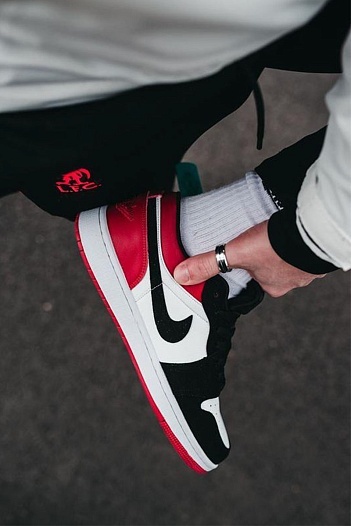 Кроссовки Nike Air Jordan 1 Low "Black Toe"   