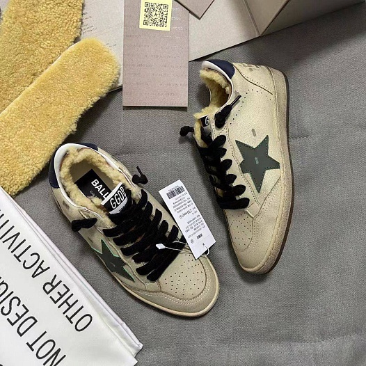 Женские кроссовки с мехом Golden Goose   