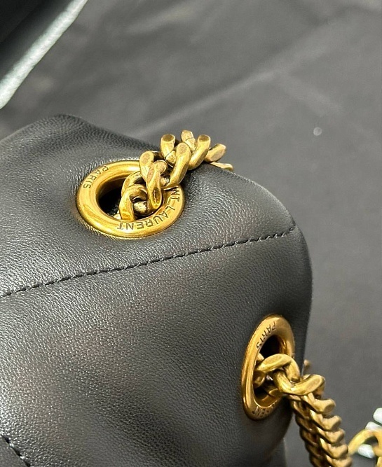 Женская кожаная сумка Yves Saint Laurent Loulou Premium 28x17x9 см - Black