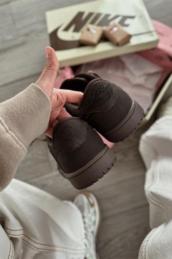 Кроссовки Travis Scott x Nike Air Jordan 1 Low "Velvet Brown"   