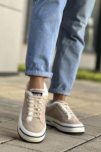 Женские замшевые кроссовки с мехом Dior   