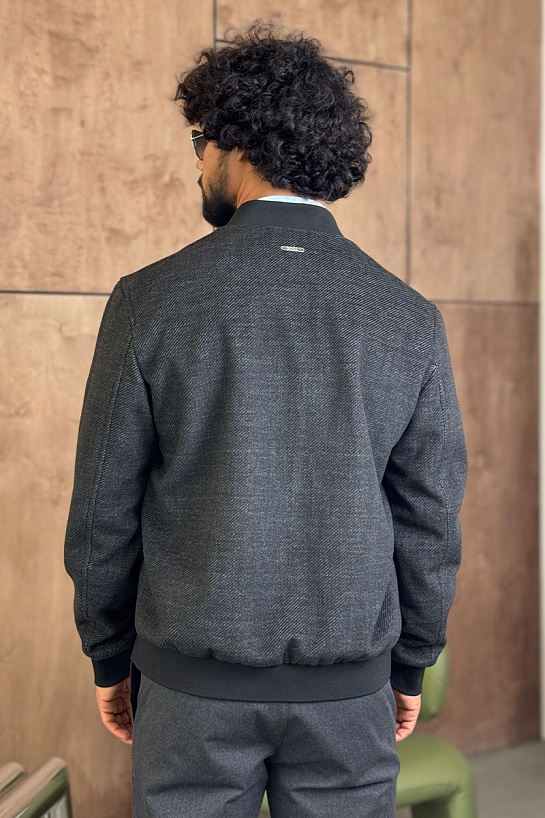 Мужской бомбер Hugo Boss чёрного цвета