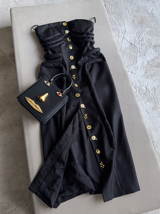 Женское платье чёрного цвета Schiaparelli
