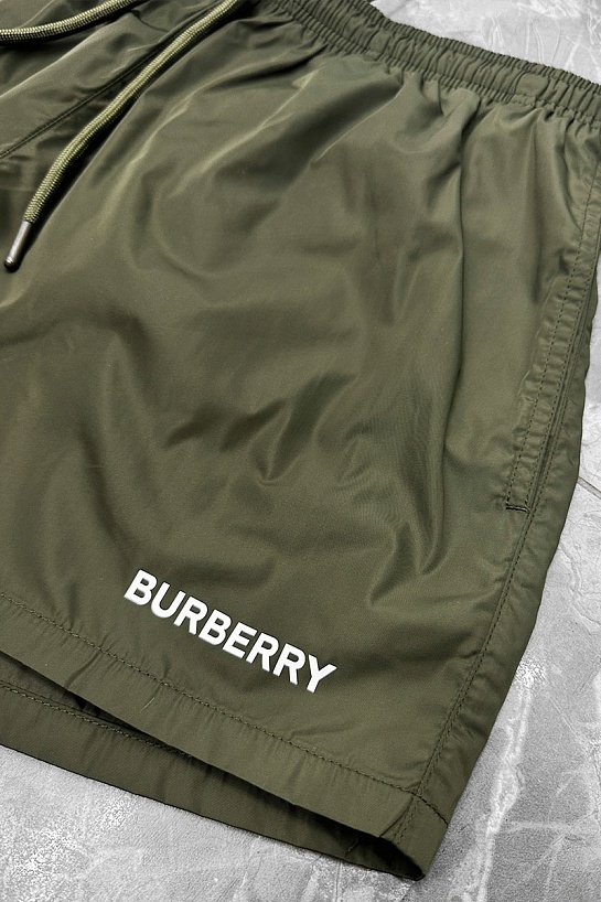 Мужские зелёные шорты Burberry