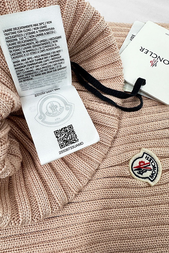 Комплект из шапки и шарфа персикового цвета Moncler logo-patch