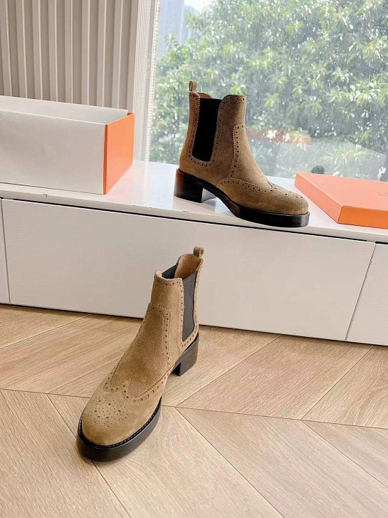 Женские замшевые ботинки Hermes Premium коричневого цвета