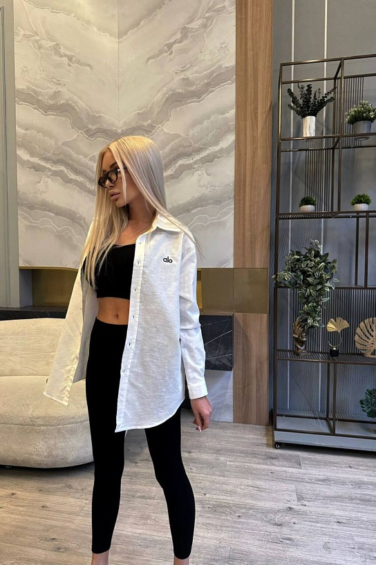 Женская рубашка белого цвета Alo