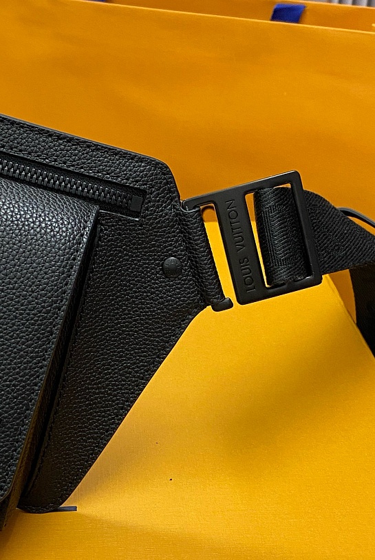 Кожаная сумка на пояс Louis Vuitton Aerogram Premium 30x16x3 см