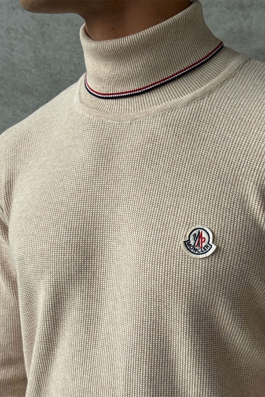 Бежевая кофта с высоким воротником Moncler logo-patch