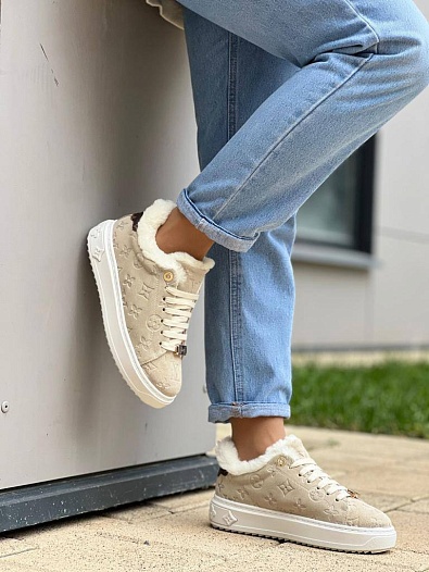 Женские замшевые кроссовки с мехом Louis Vuitton Time Out - Beige   