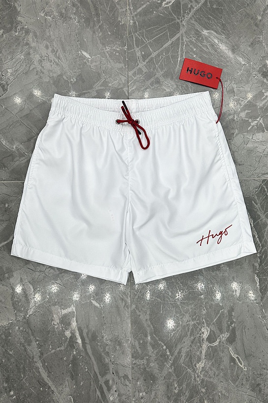 Мужские шорты Hugo Boss белого цвета