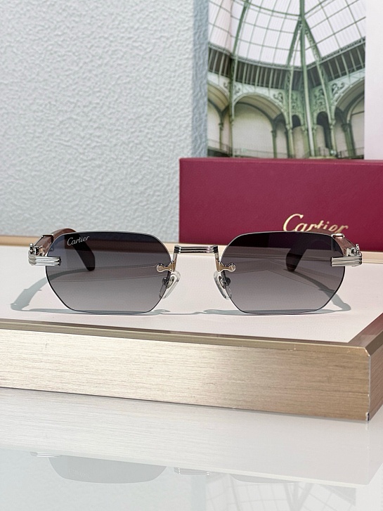 Солнцезащитные очки Cartier