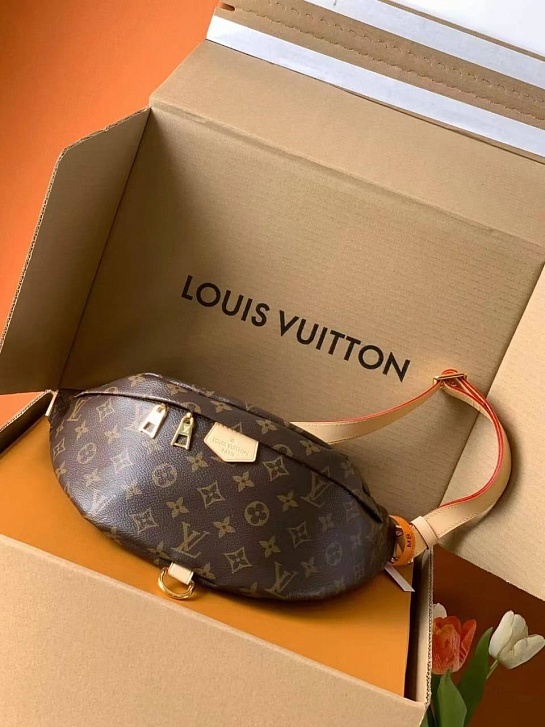 Кожаная сумка на пояс Louis Vuitton Bumbag Monogram 35x17 см