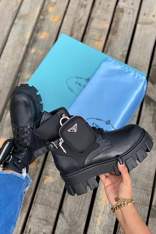 Кожаные женские ботинки Prada чёрного цвета