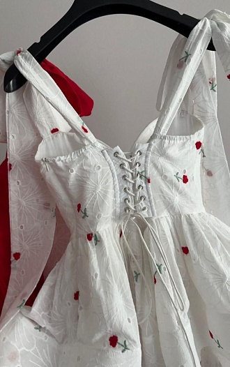 Белое женское платье Yves Saint Laurent   