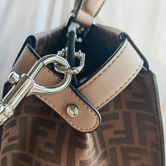Женская кожаная сумка Fendi 30x26 см