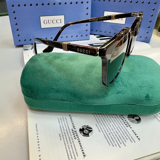 Солнцезащитные очки Gucci GG logo