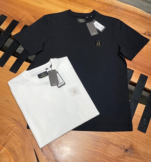 Футболка чёрного цвета Armani Exchange logo-patch   