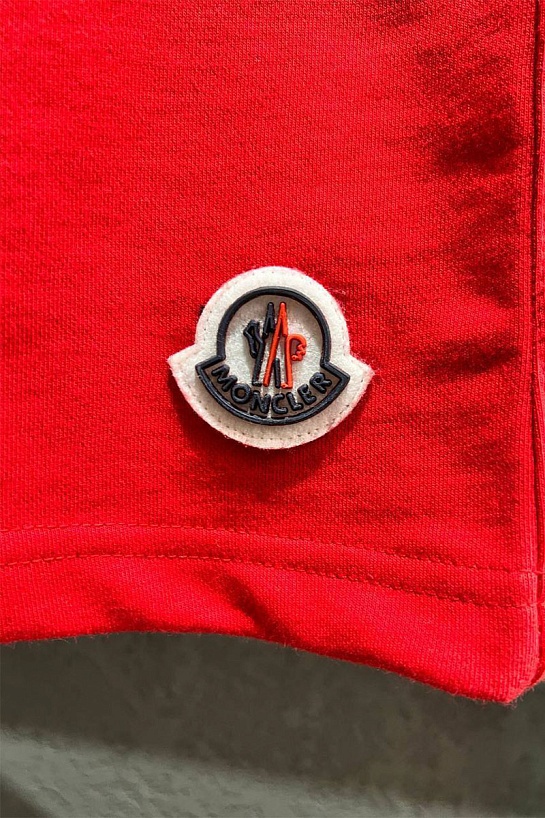 Брендовые мужские шорты Moncler красного цвета