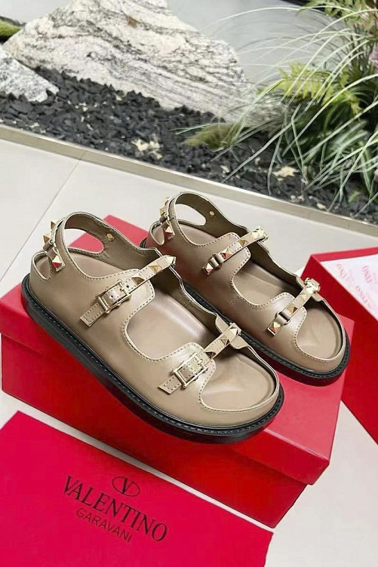 Женские кожаные сандалии Valentino Rockstud