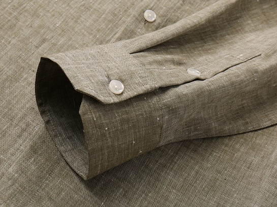 Льняная рубашка цвета хаки Kiton premium